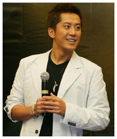 歌手毛宁近况曾经红极一时的他被封杀的原因并不简单