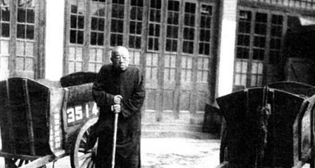 民国珍贵老照片青帮大亨黄金荣扫大街最后一张车夫很心酸