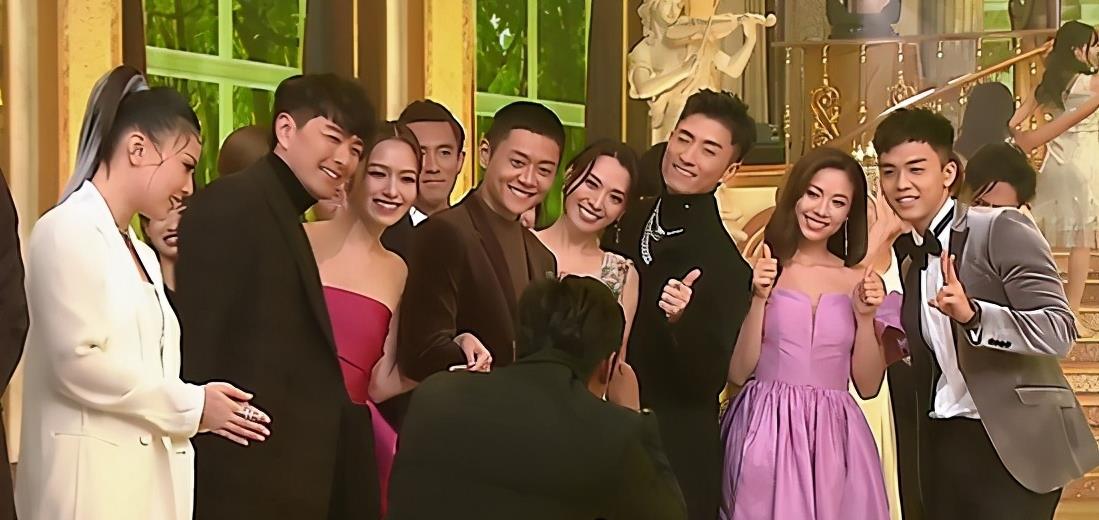 tvb53周年台庆显寒酸,一线大咖纷纷缺席,艺人站位暗藏玄机