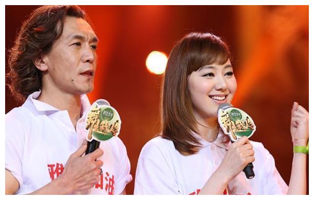 与李咏搭档央视主持人走红的王冠,被"辞退"后回原单位失去人气