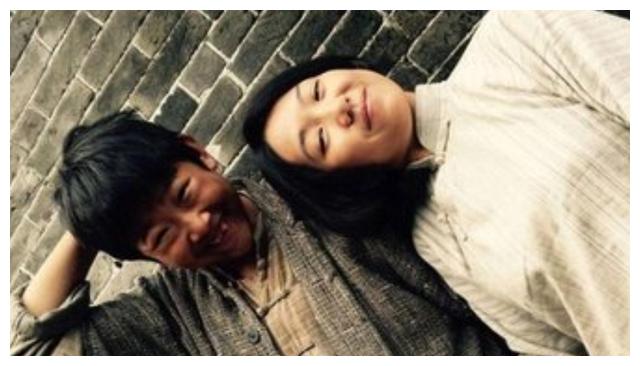 不老童星侯祥:演了十多年小孩子,34岁和妻子站一起仿若母子