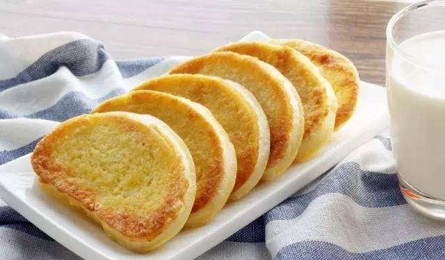 煎馒头片时别光知道裹鸡蛋液要多加这1步酥脆可口不油腻