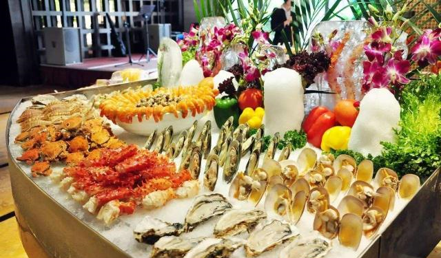 我们再去吃自助餐的时候,大家都知道它的食材种类非常的多,难免会出现