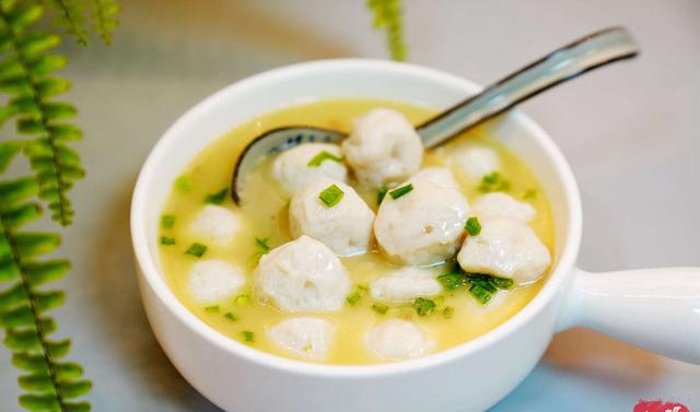 28元买了一条大草鱼,做成鱼丸一大锅,口感q弹无添加一点也不腥