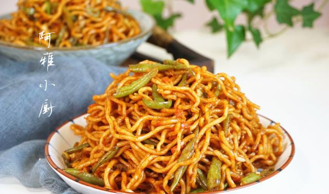 豆角焖面有人先蒸面有人先煮面其实都不对难怪粘连不入味