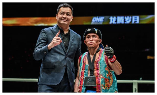 草原狼和喜格图前冠军挡不住我迟早要打现役冠军