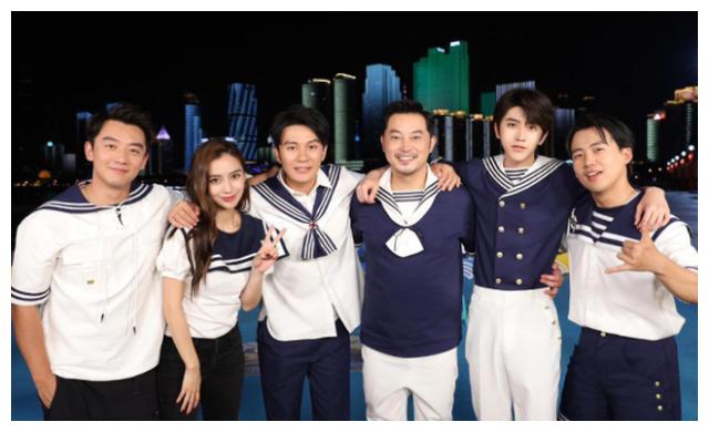 蔡徐坤22岁生日,昔日队友仅一人祝福显关系,跑男团表现令人生疑