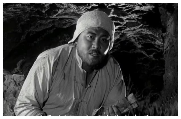 《地道战》王炳彧演高老忠,只比儿高传宝大4岁,47岁却早逝?