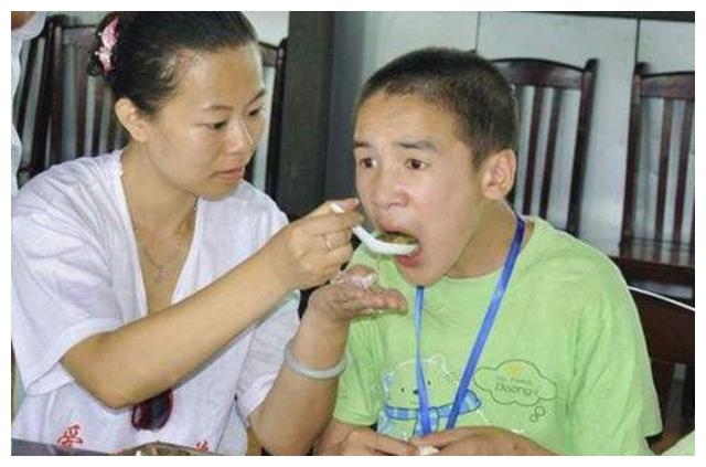 宝宝出现这5个特殊信号,多半是智力低下的表现,父母不能大意