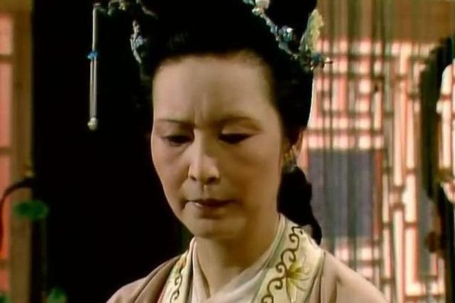 红楼梦中,吃斋念佛的王夫人也会心狠手辣,但只针对一种人