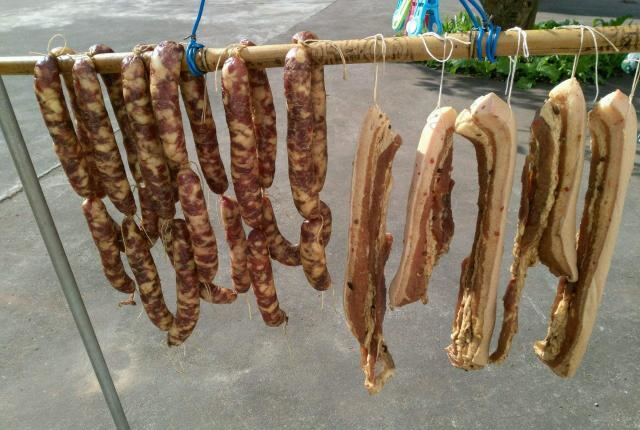 腌腊肉,只会烟熏可不行,少了"这1步",腊肉易发霉,放不久|腊肉|五花肉