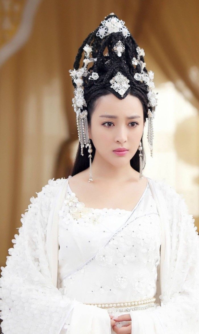 组图:艳丽的古装美女李依晓