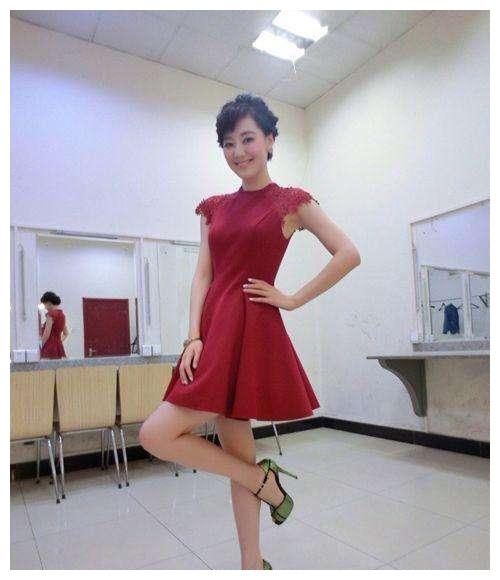 与李咏搭档央视主持人走红的王冠,被"辞退"后回原单位失去人气