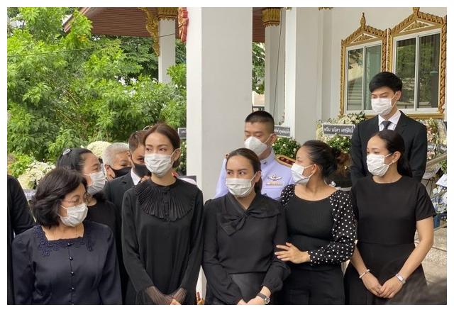 泰星taew父亲葬礼国王御赐圣水娱乐圈众星出席