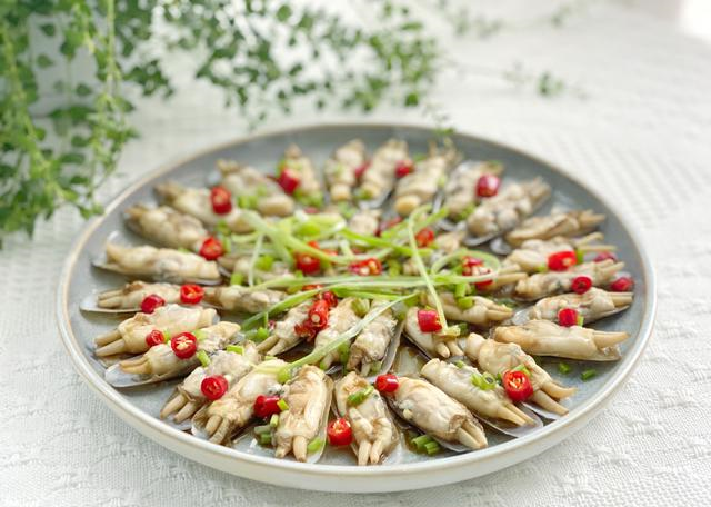蛏子这么做比豆腐还鲜嫩入味一口一个鲜美的爆汁