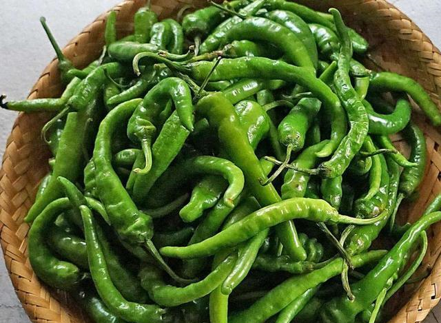 想知道青椒辣不辣看这2个地方就行了学会以后再也不怕买错了