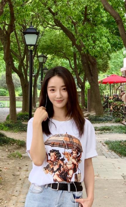 肖燕穿搭风俘获多少关注穿对衣服看起来年轻十岁你爱了吗