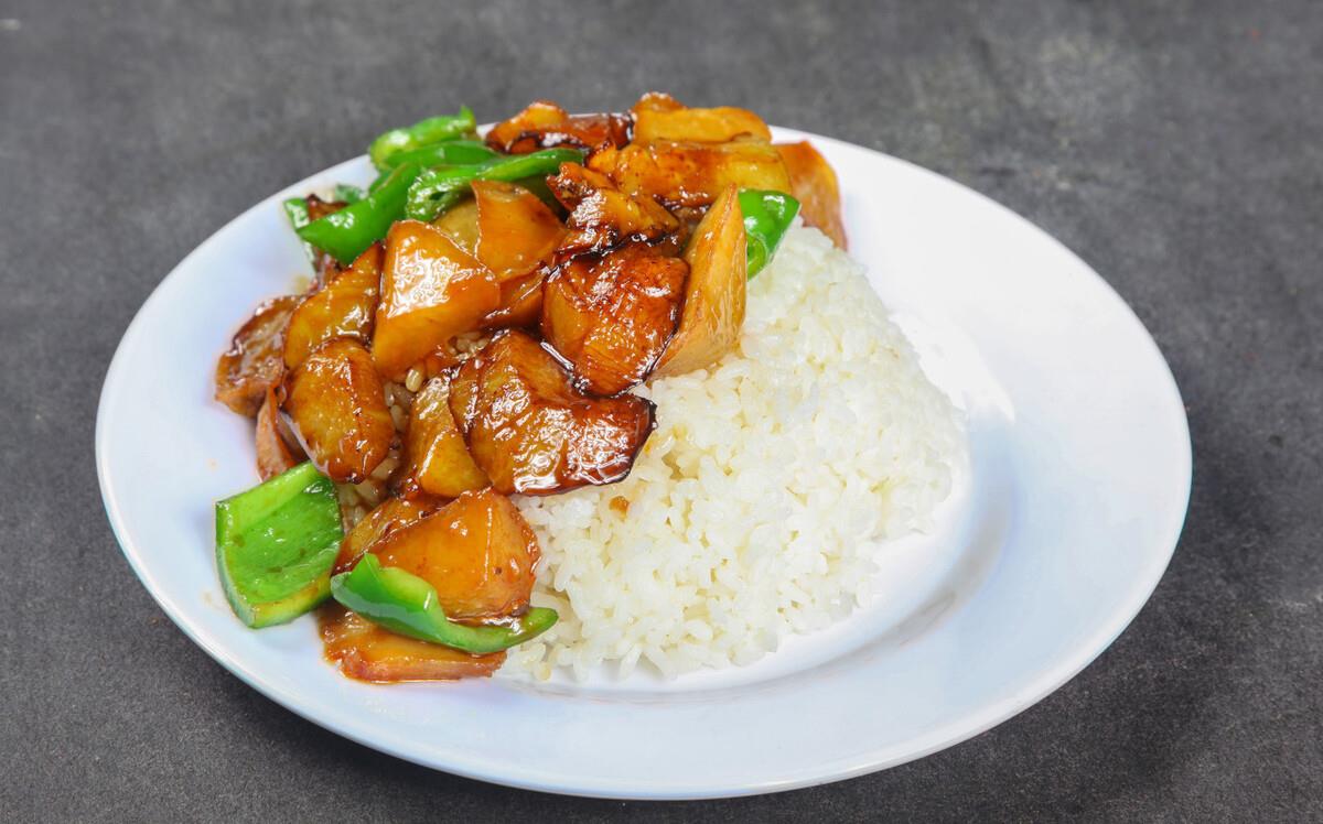 鸡腿土豆盖饭和糖醋茄子盖饭的做法