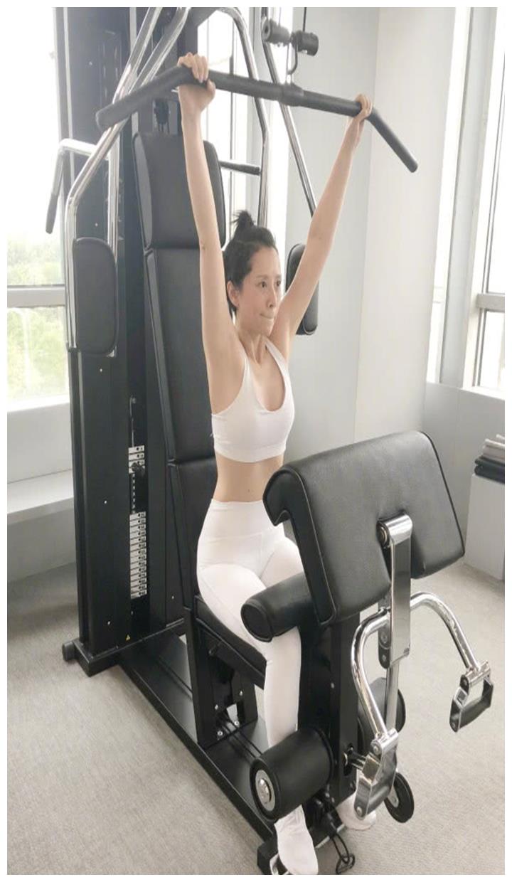 43岁海清健身多年,身材不输当红小花,网友们看后都坐不住了