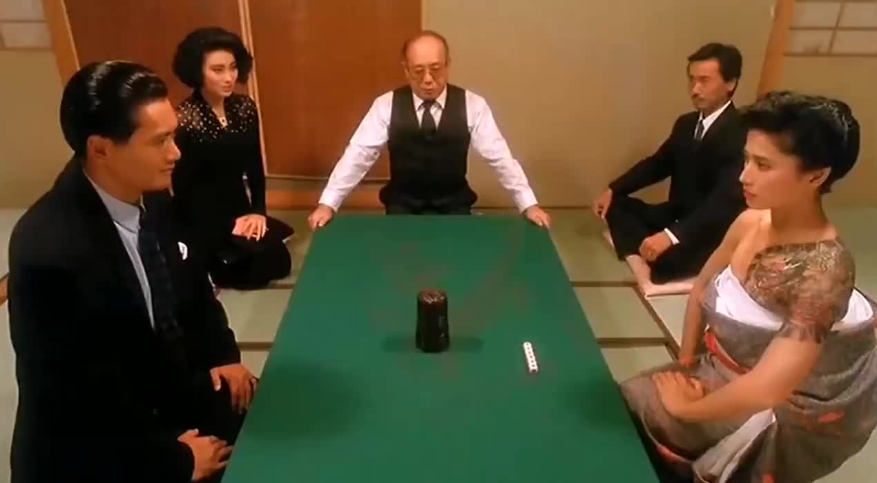 精彩!赌神周润发玩骰子出神入化