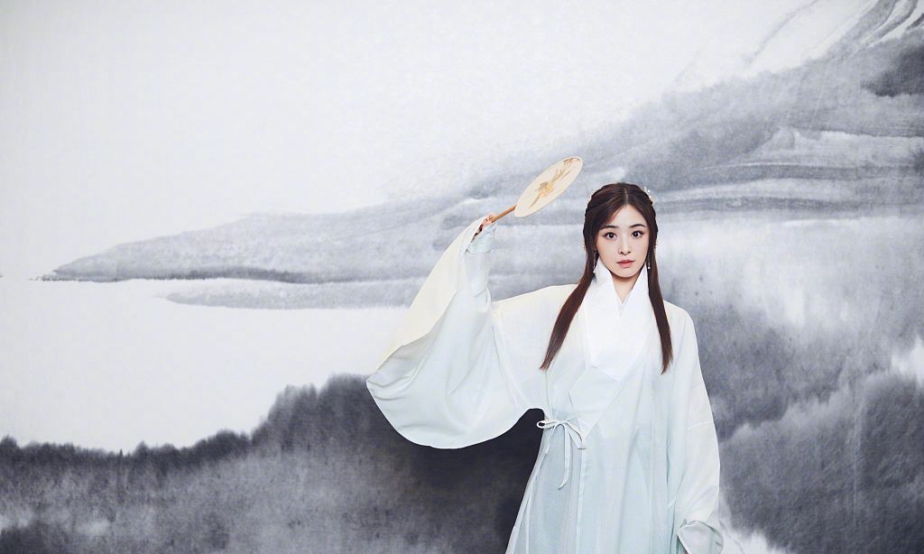 梦回兰陵王妃!张含韵古风造型写真曝光 穿古装气质温婉