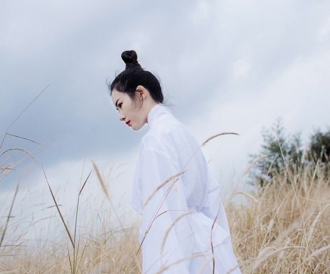 古装美女,白衣飘飘唯美写真,风姿绰约