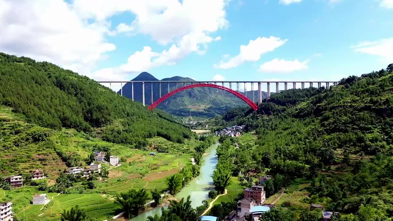 航拍世界第一跨大小井特大桥风光你知道就一个跨多少米吗