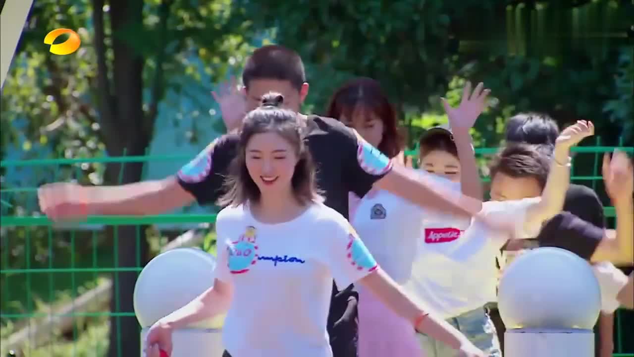 摇啊笑啊桥:猎豹队太不懂事,把小绵羊姐姐摇到水里,美女发飙了