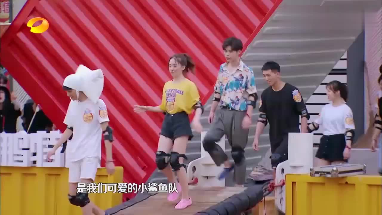 摇啊笑啊桥:猎豹队小姐姐不输小绵羊队,卖力狂扭太生猛,彪悍!