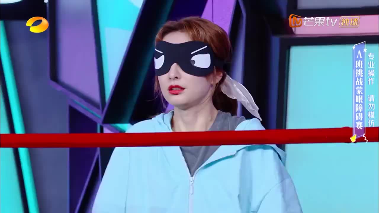 谭松韵火遍全国的螃蟹舞,被吴昕神模仿,台下李雪琴笑瘫!