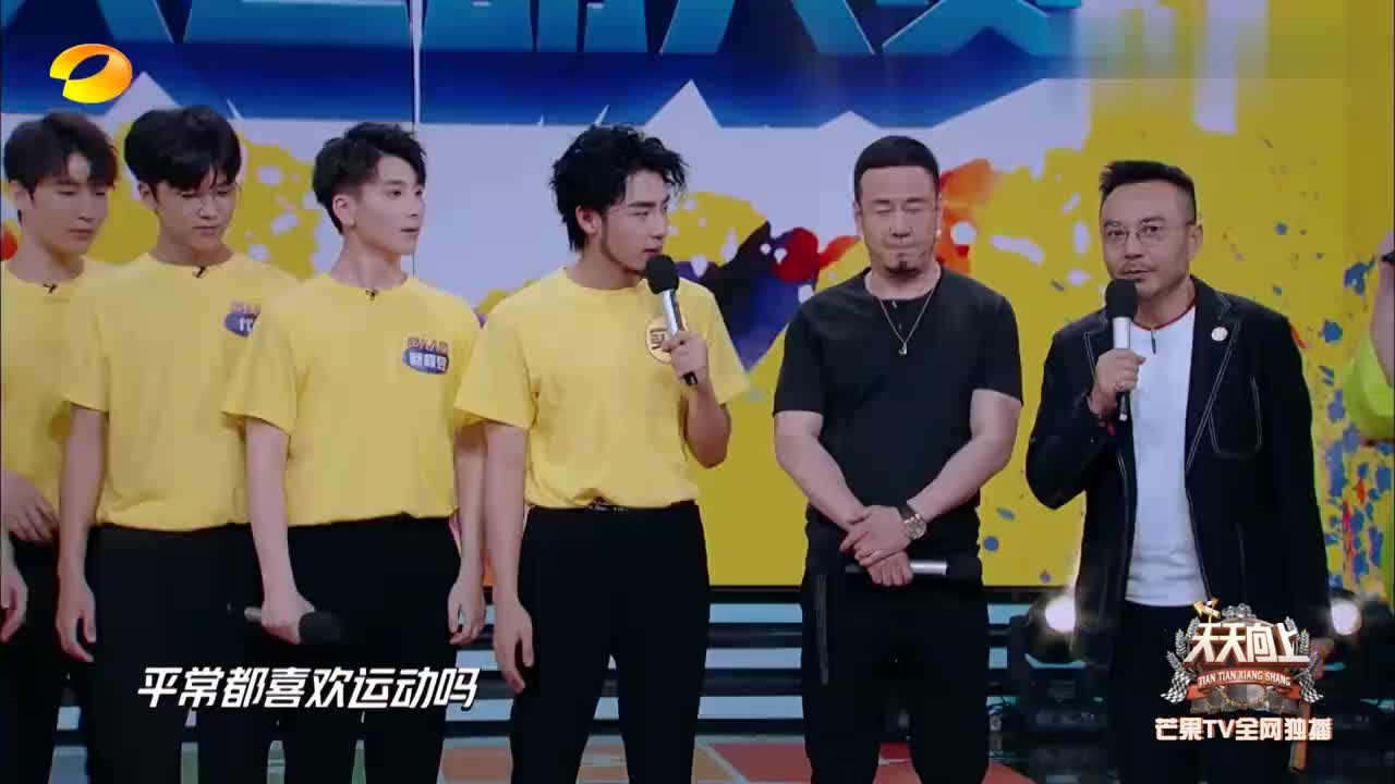 杨坤自曝马术一流,可以越过一米二障碍,汪涵听后惊呆了!