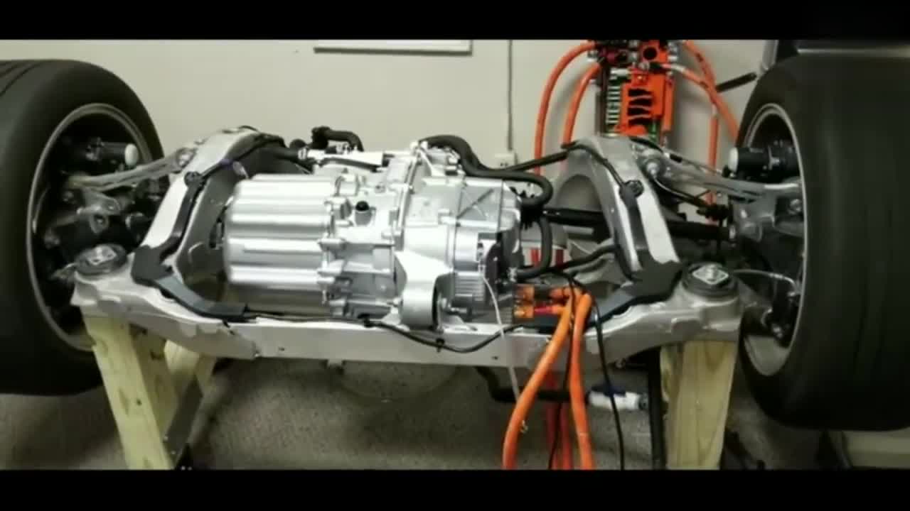 特斯拉电动车发动机听听电机加速的声音真带劲