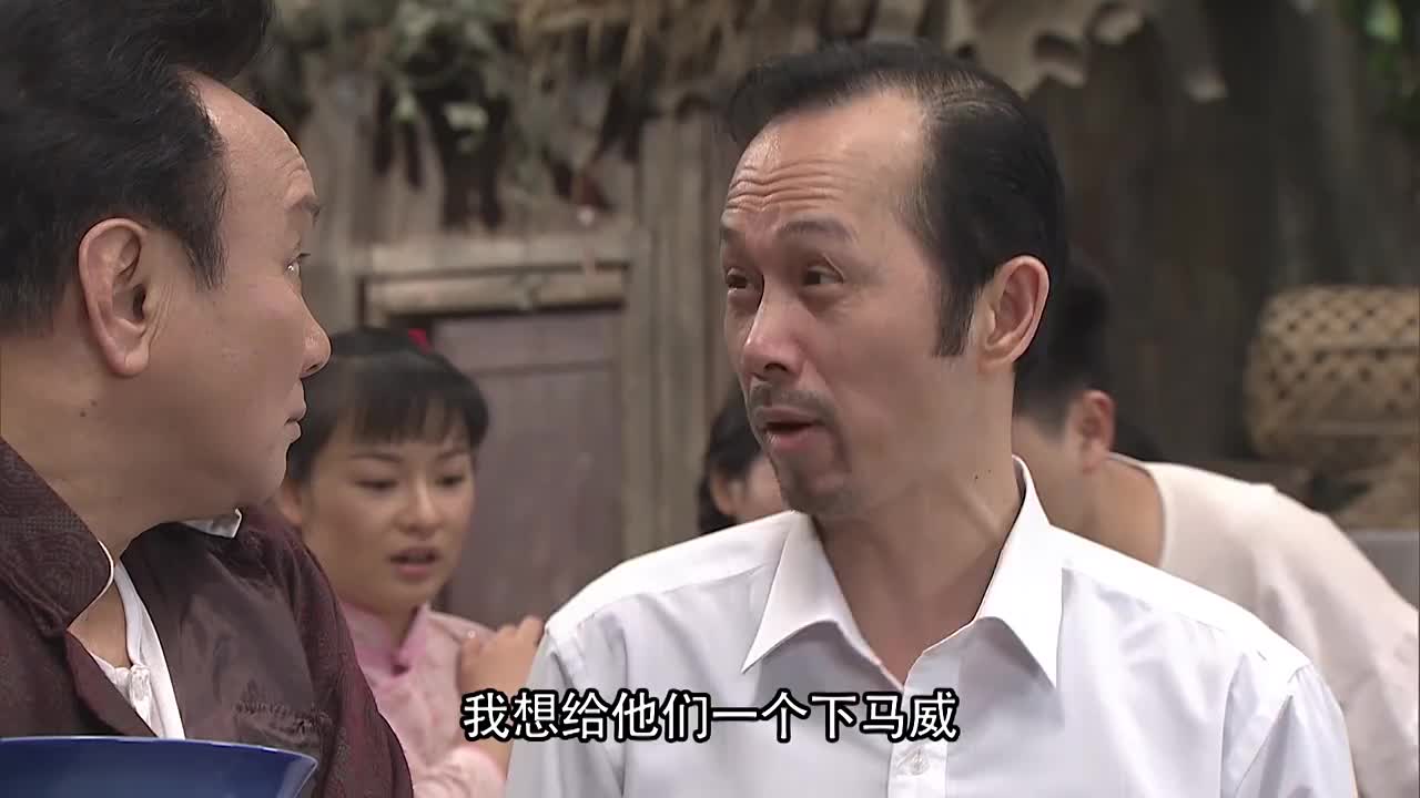 七十二家房客大名鼎鼎的警长居然下跪了这场面百年一遇