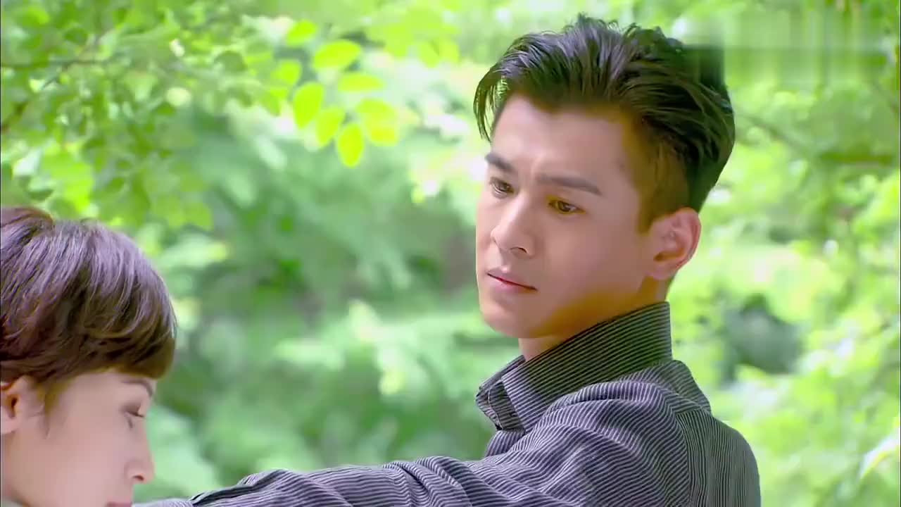 烽火佳人周霆琛让闵茹交出一百万闵茹眼神爱了爱了