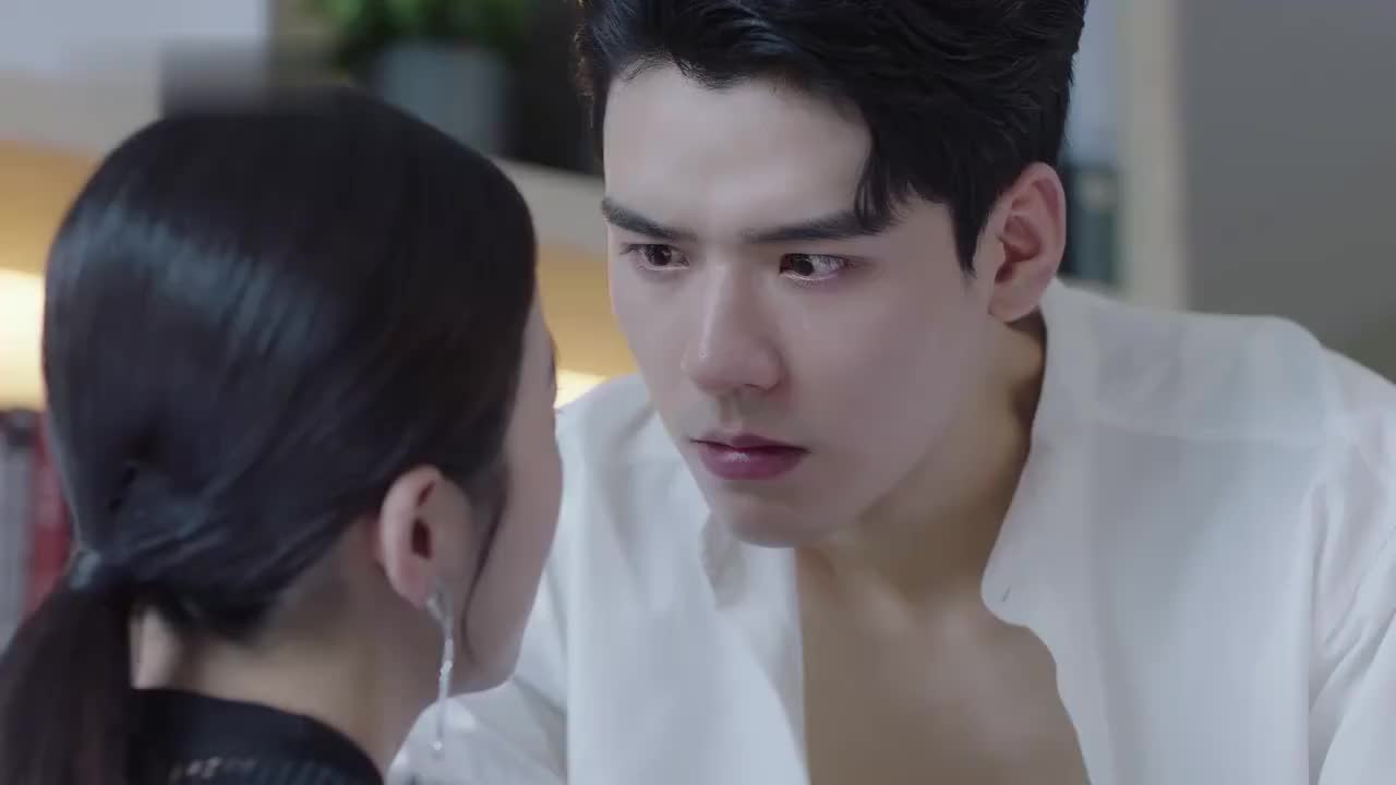 从结婚开始恋爱龚俊壁咚周雨彤怕被同事撞见以免产生误会