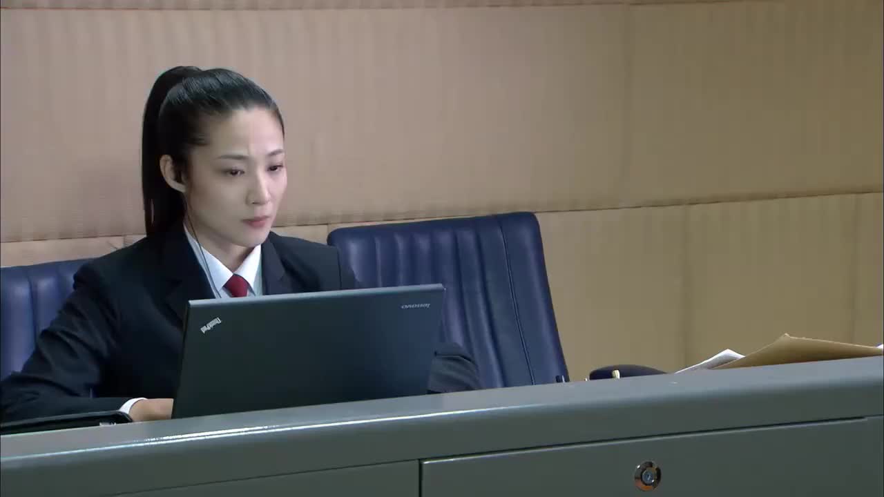 守望正义林溪进行审讯老范却不愿解释