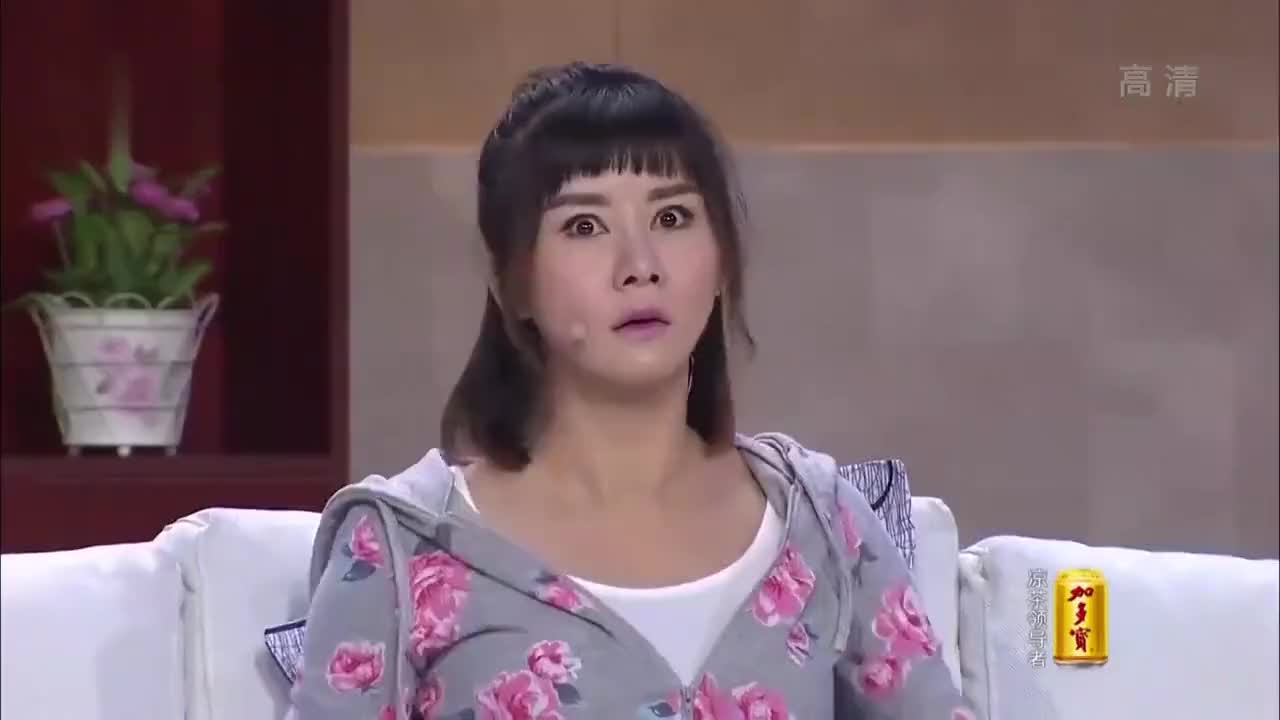 小品孙涛正说小米粒的坏话呢不料人家就在后面偷听这下逗了