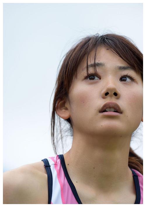 她是体育界的新垣结衣,冷门项目因她座无虚席,已受邀拍日本电影|今野