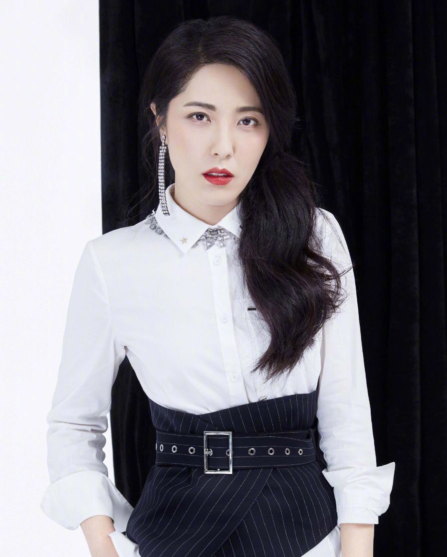 美出新高度的宅男女神曾黎,至今40多岁依然单身_高清图集_新浪网