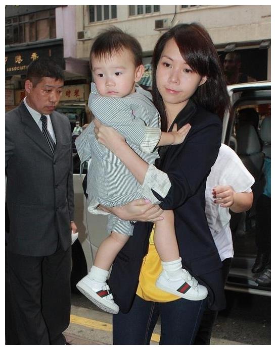 豪门弃子刘子锋:4岁跟母亲离开刘家,成为刘銮雄最不受宠的儿子