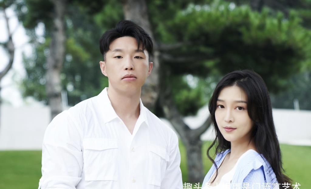 德云社烧饼全家聚餐,为妻子庆生,大家的注意力却都在他父亲身上