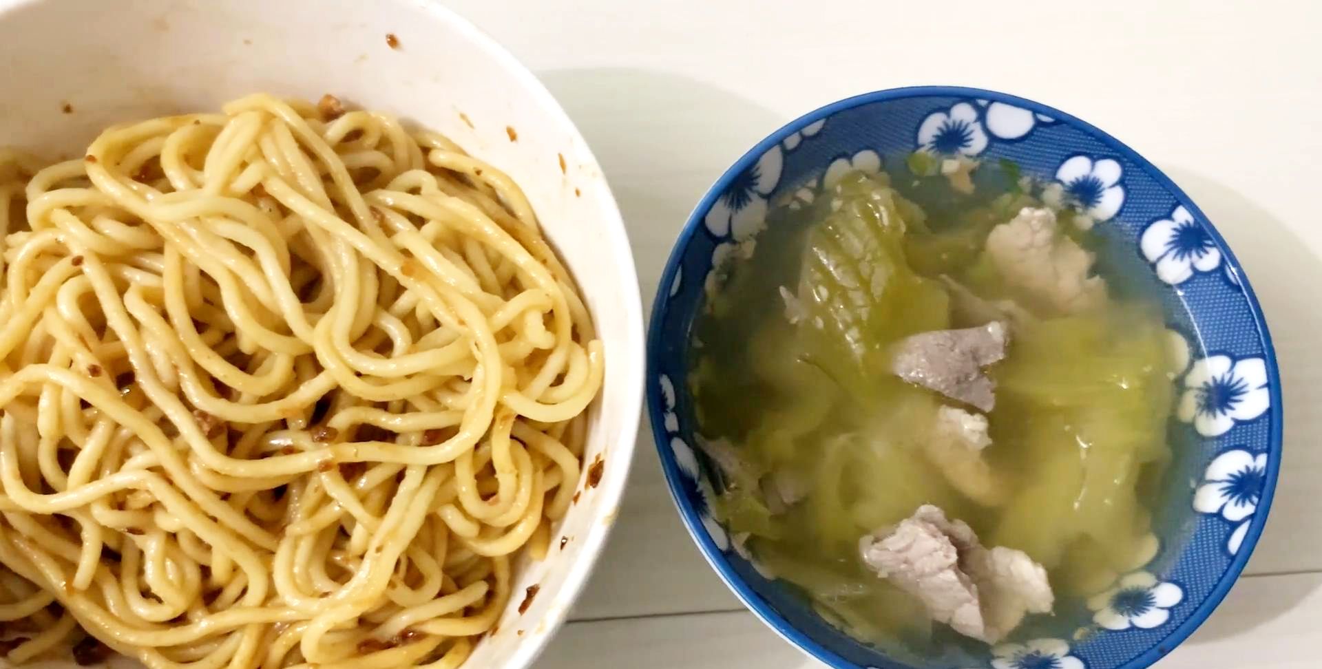 腌面配上咸菜汤 面一口汤一口 面香汤酸爽