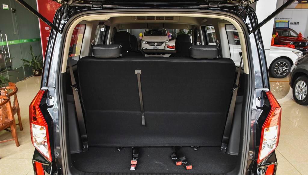 全民好口碑的五菱宏光plus,可居家能商务,7w多直接上顶配