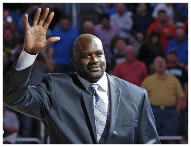 众所周知伦纳德手掌非常大,不过和这五人相比,他就是个弟弟!