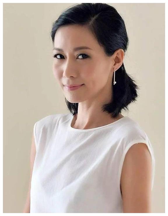 戏份越来越少,除了在时装版《皆大欢喜》里继续扮演林玉露外,其他的