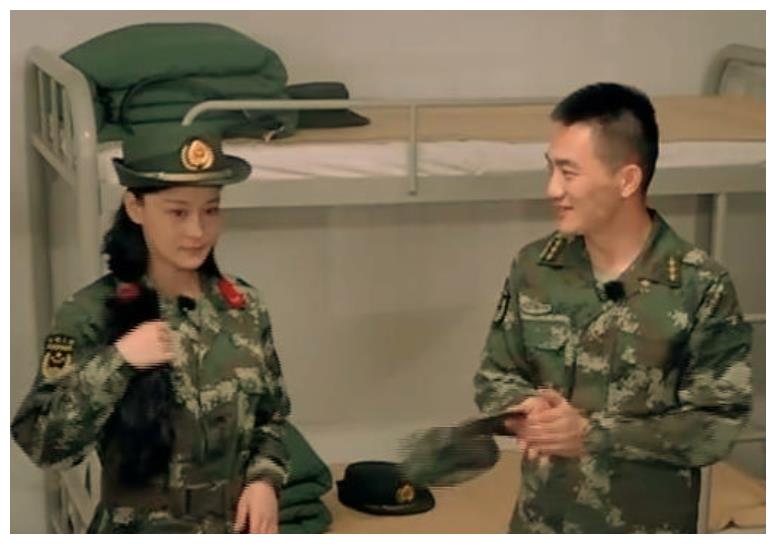 张馨予嫁给何捷后,首次出演军旅题材剧,看到男主后收视率放心了