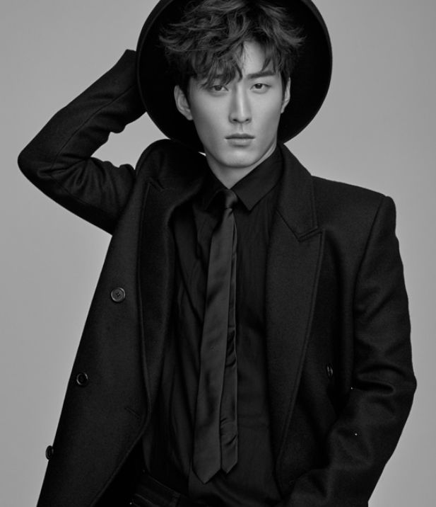 黑色不羁!窦骁新写真高冷质感开启霸道总裁模式