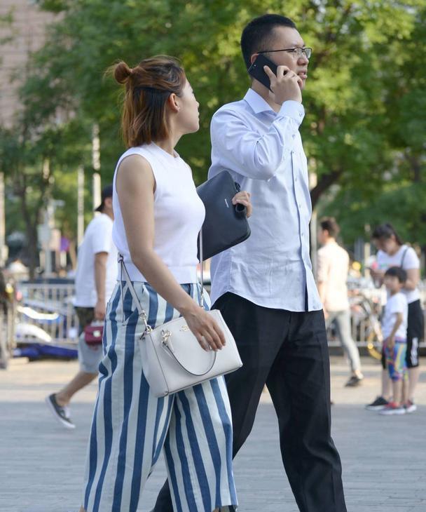 和男生一起逛街,要穿高跟鞋才像约会,但是鞋子高度要掌握好|高跟鞋