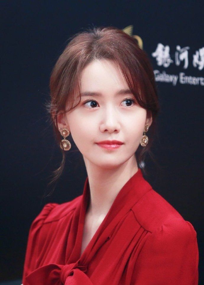 红衣林允儿好美啊_高清图集_新浪网