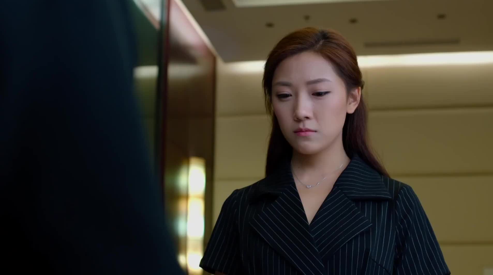 猎场郑秋冬进了监狱罗伊人来看他郑秋冬却不想见罗伊人